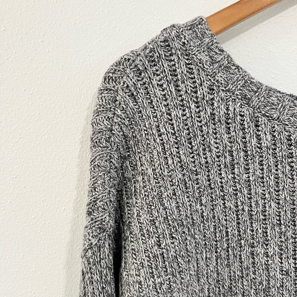 Hollister gray criss cross tie back cropped long sleeve sweater - Picture 2 of 8